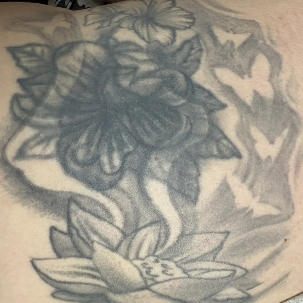 Tatuaje floral en la espalda: Antes